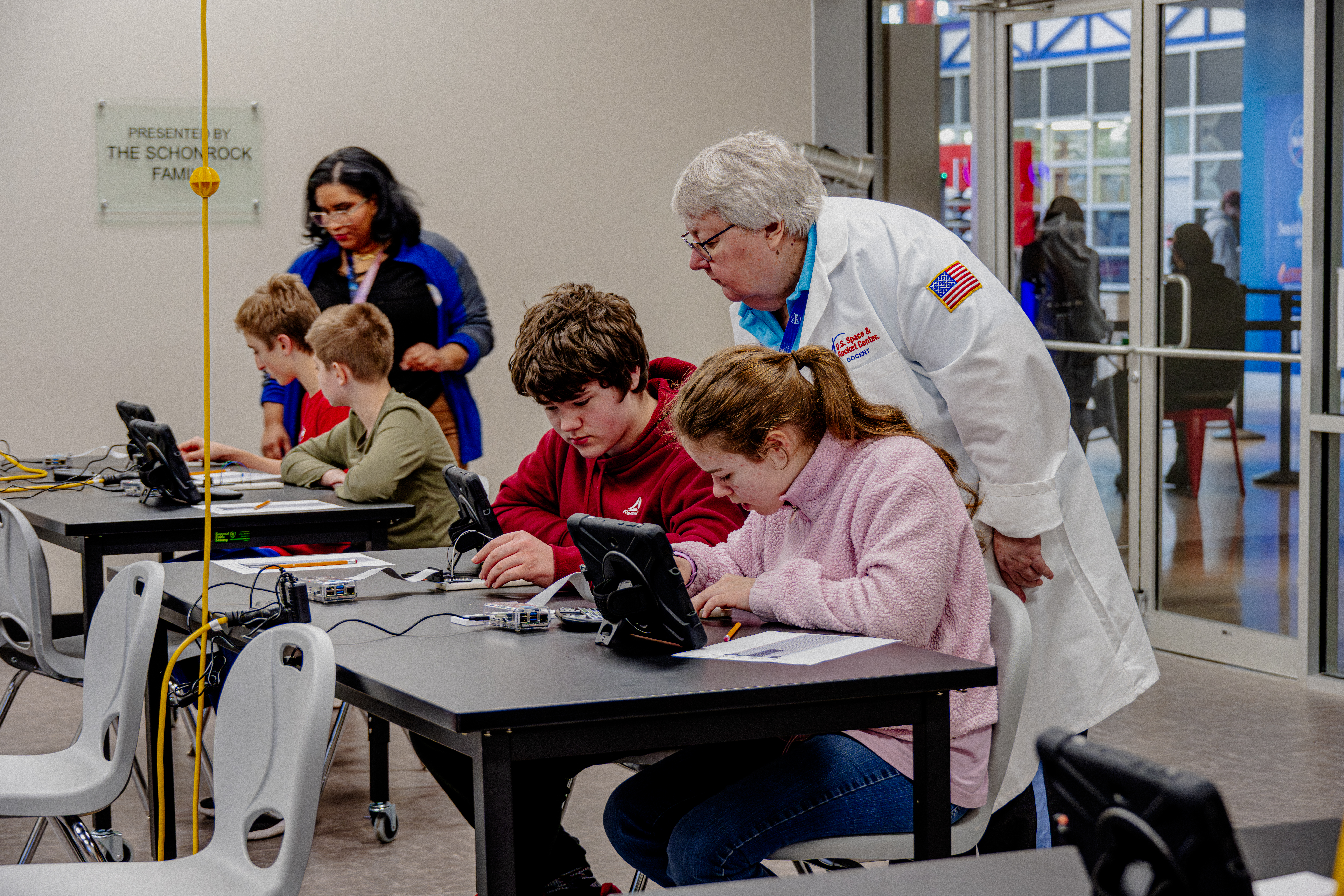 Kids learning together 