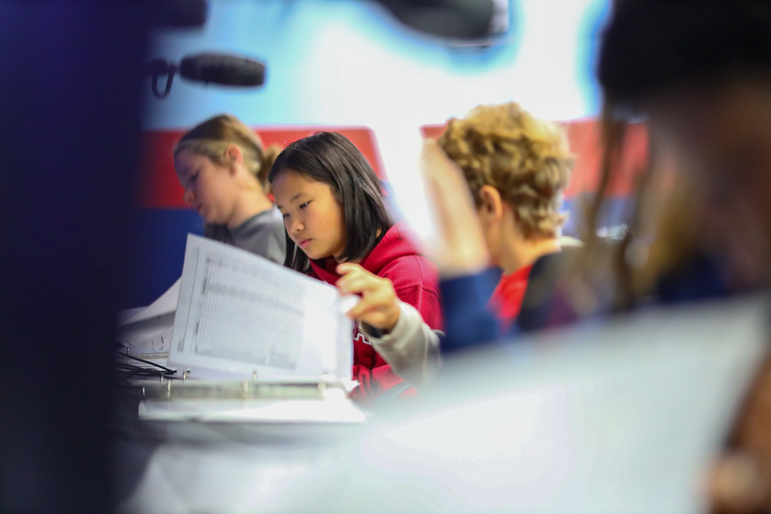 kids working together to achieve the goal